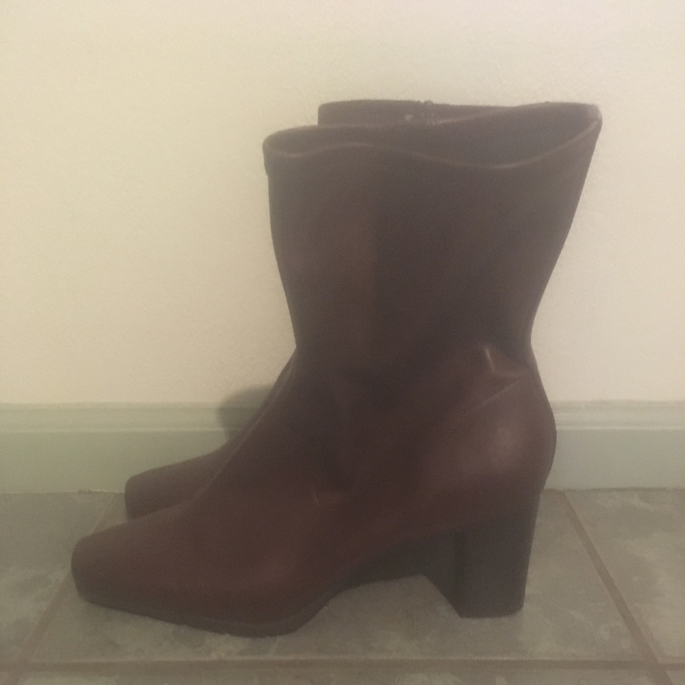 Burgundy aerosoles boots